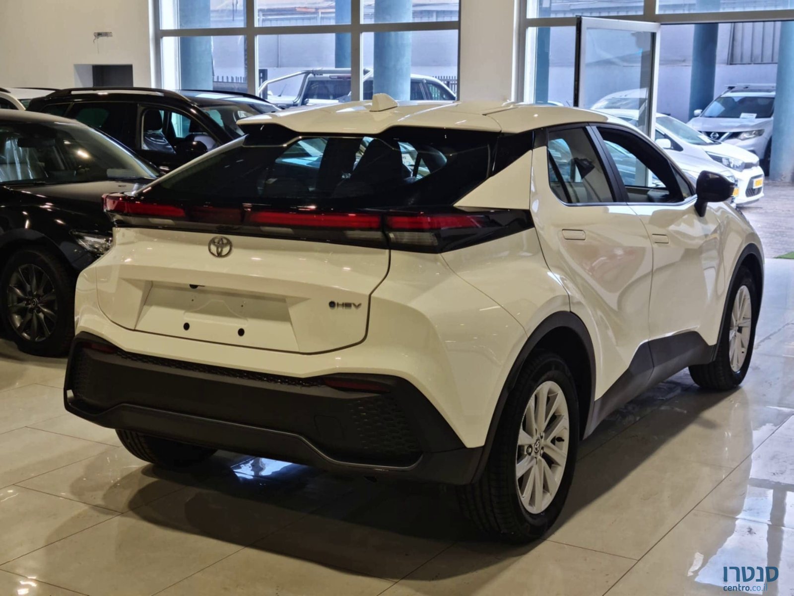 2025' Toyota C-HR photo #3