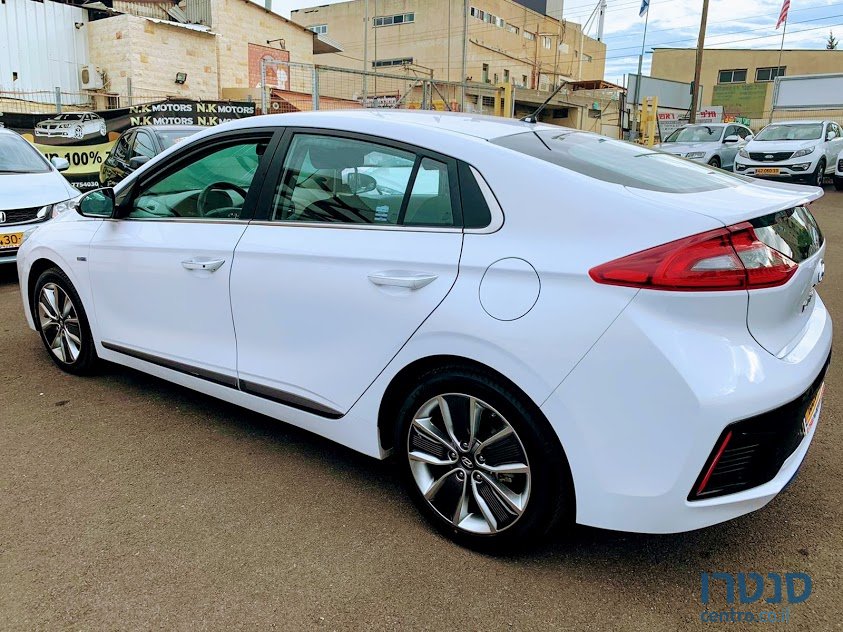 2018' Hyundai Ioniq photo #2