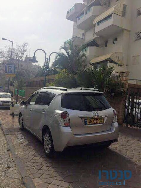 2013' Toyota Verso photo #2