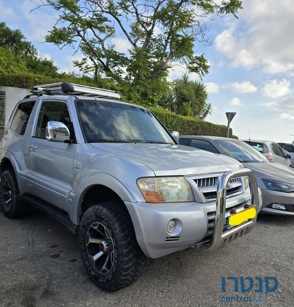 2004' Mitsubishi Pajero מיצובישי פג'רו photo #3