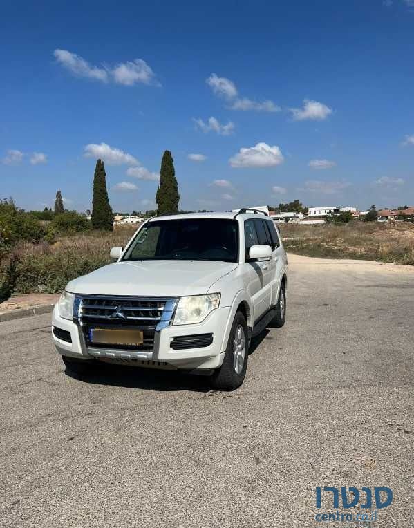 2015' Mitsubishi Pajero מיצובישי פג'רו photo #4