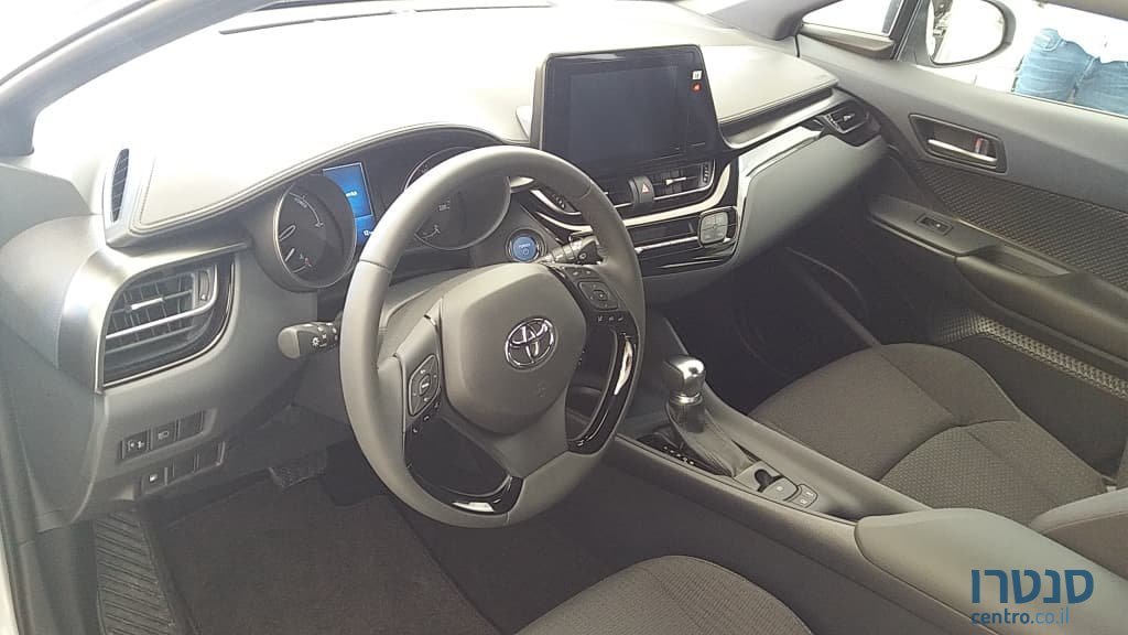 2019' Toyota C-HR photo #3