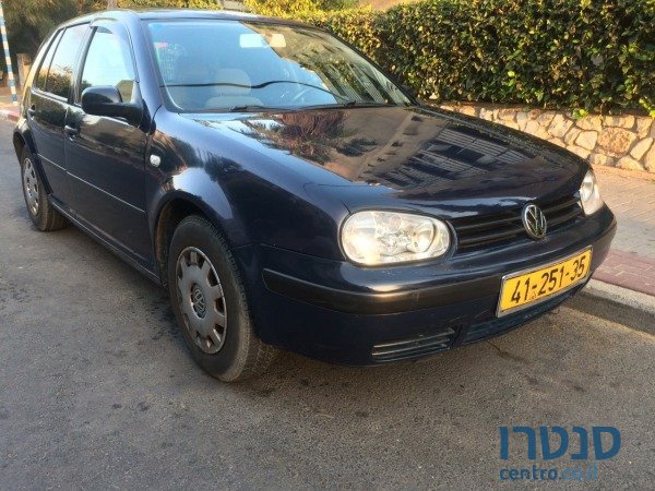 2002' Volkswagen Golf photo #1
