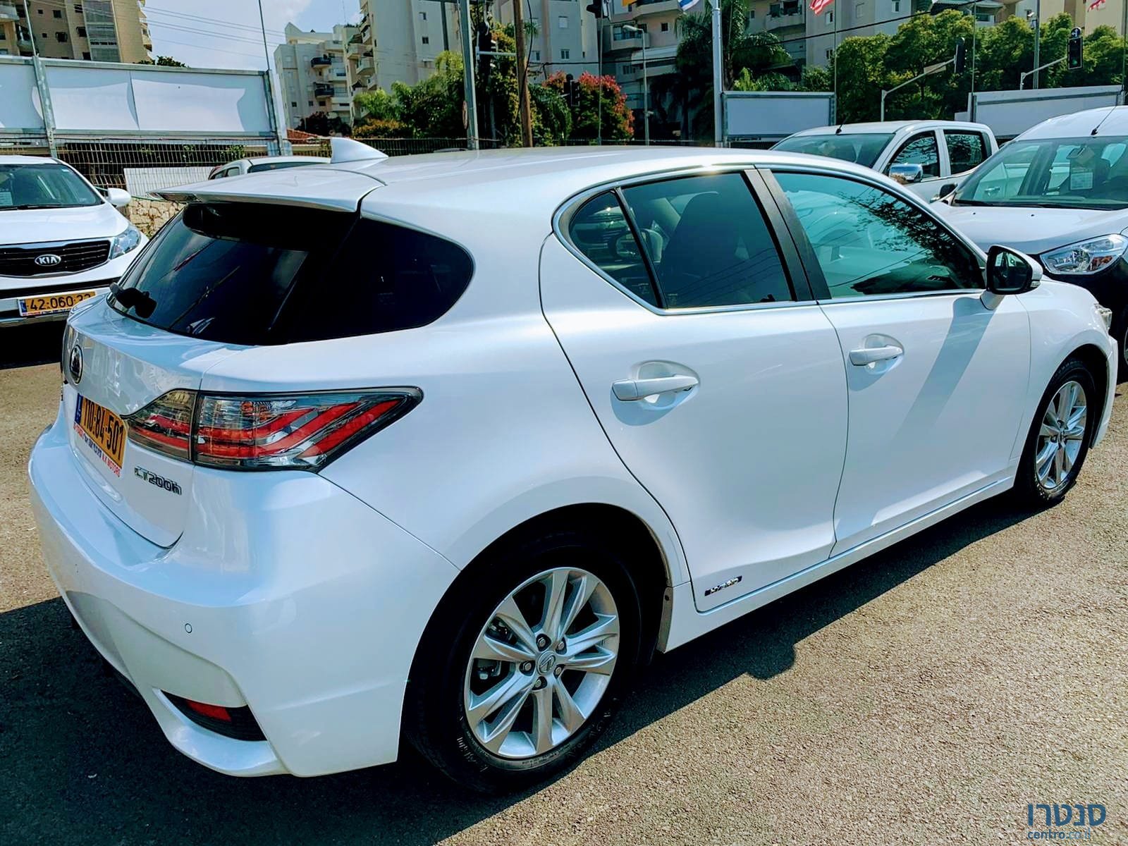 2017' Lexus CT 200H photo #3