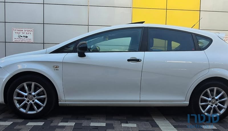 2011' SEAT Leon photo #3