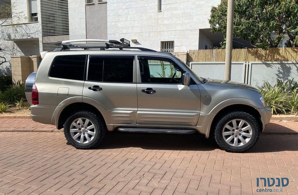 2002' Mitsubishi Pajero מיצובישי פג'רו photo #3