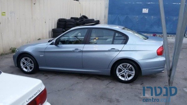 2011' BMW 320 photo #2