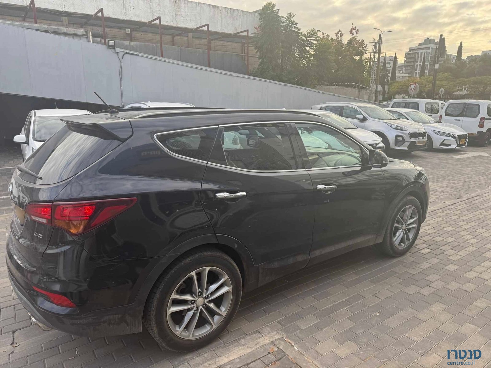 2018' Hyundai Santa Fe photo #2