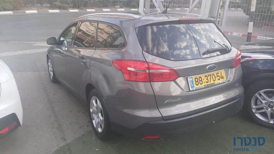 2016' Ford Focus photo #2