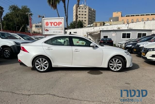 2017' Lexus Is300H לקסוס photo #3