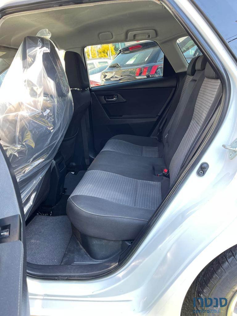 2018' Toyota Auris photo #6