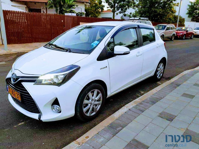 2016' Toyota Yaris photo #1