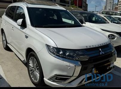 2020' Mitsubishi Outlander מיצובישי אאוטלנדר photo #2