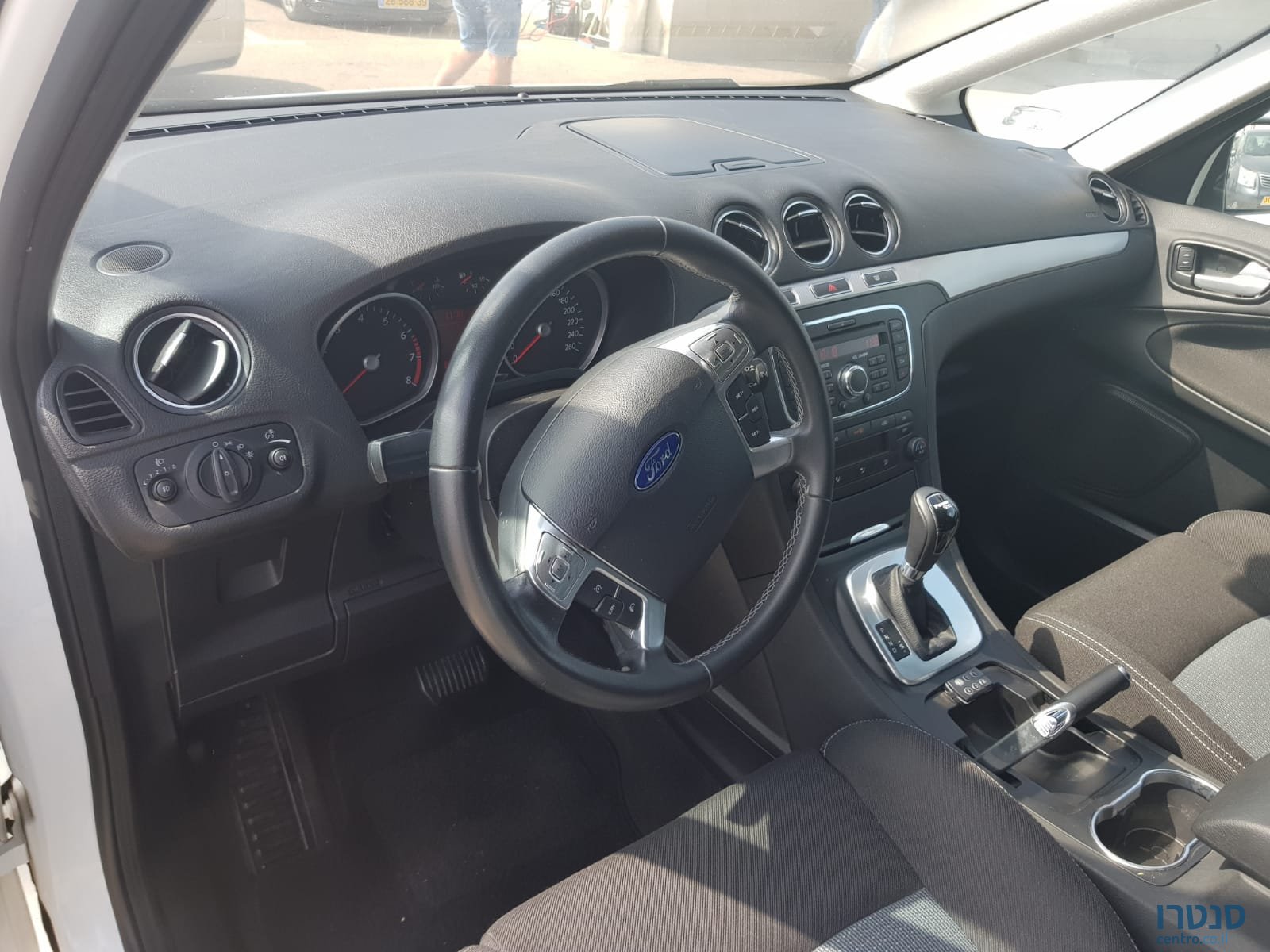 2013' Ford S-Max photo #3