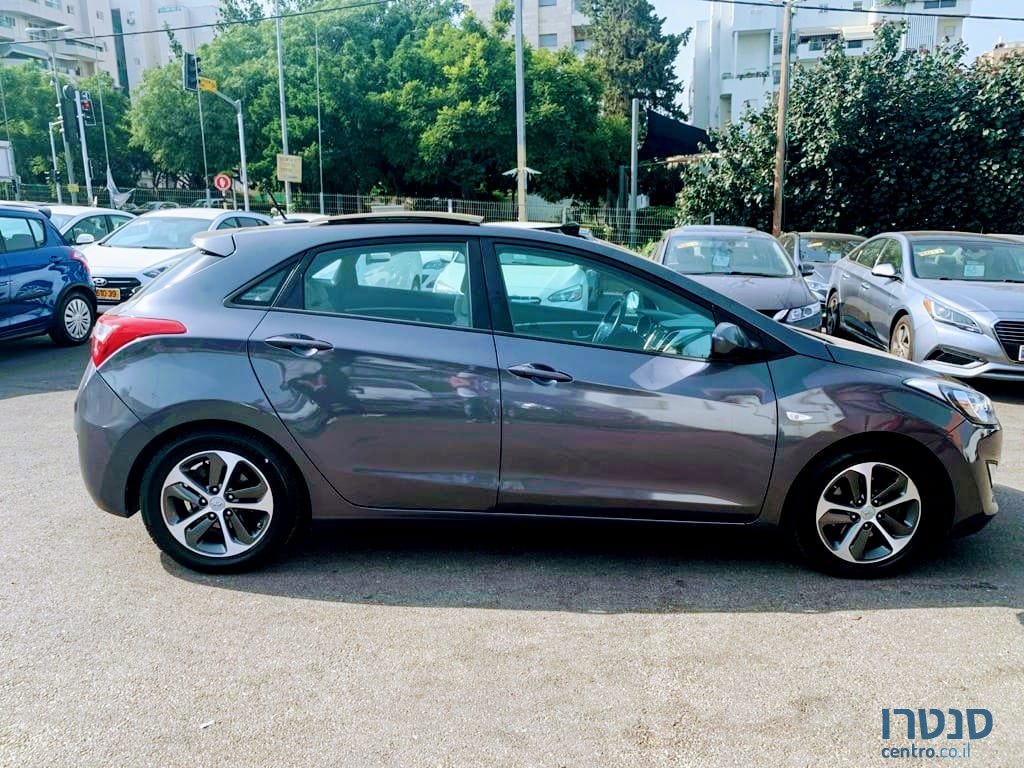 2017' Hyundai i30 photo #3