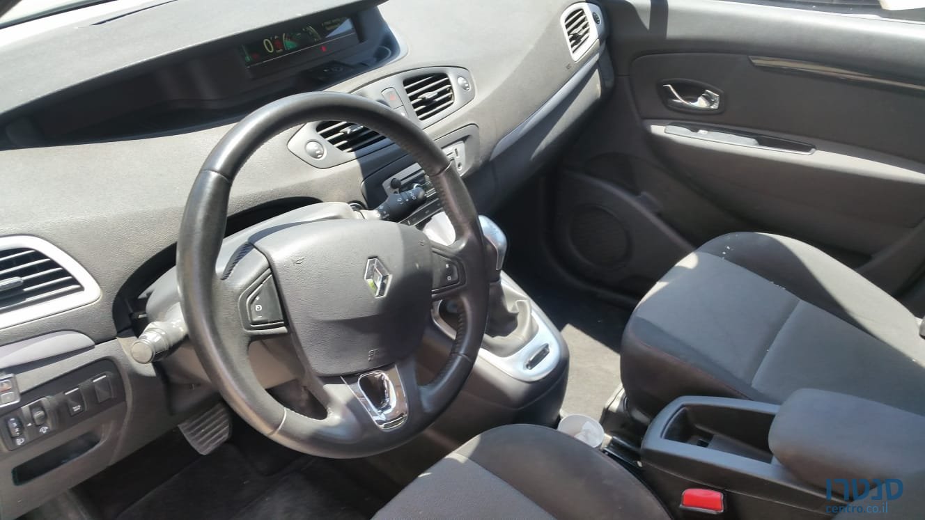 2015' Renault Scenic photo #4