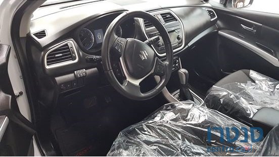 2015' Suzuki SX4 photo #3