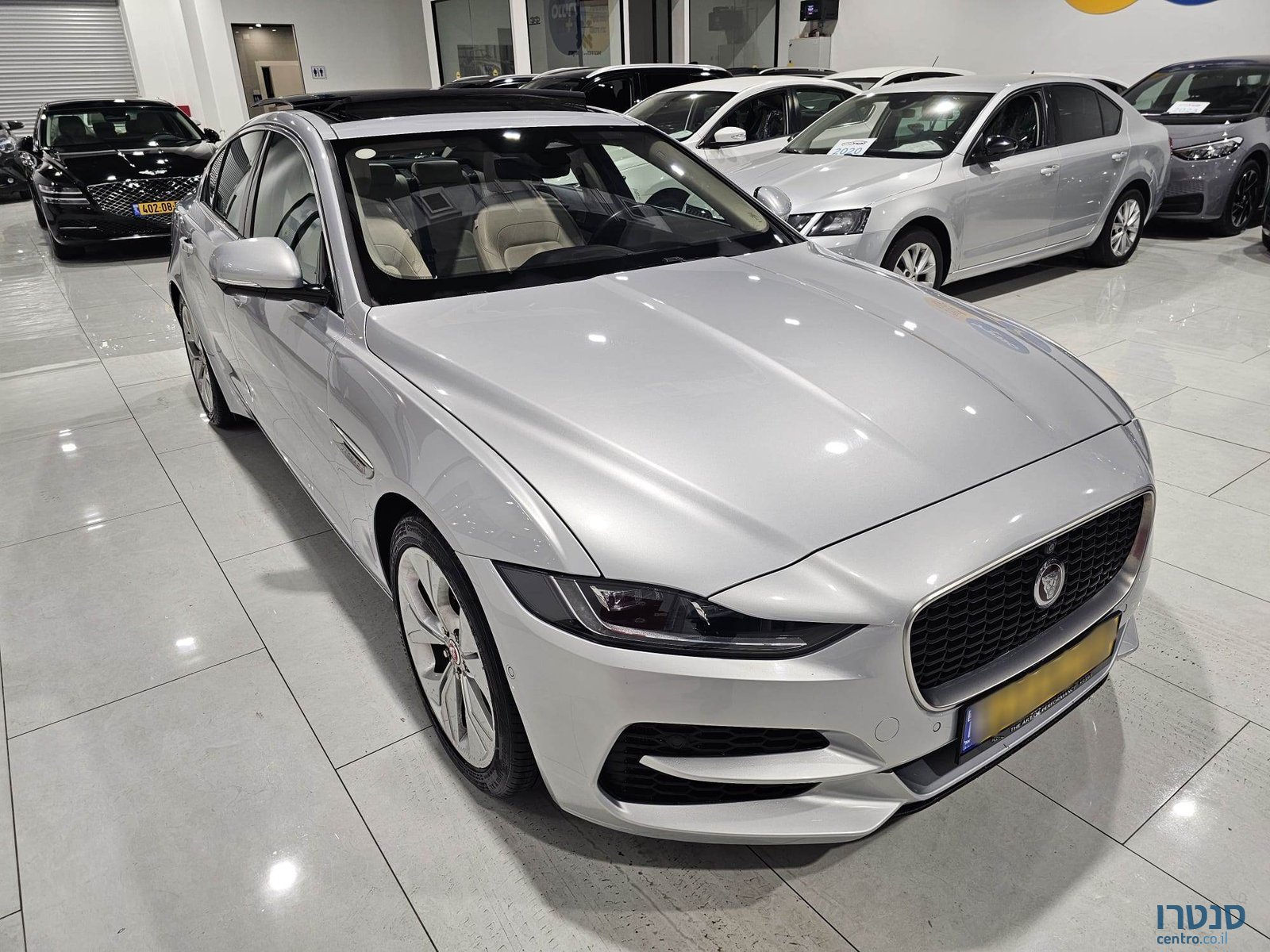 2022' Jaguar XE photo #2