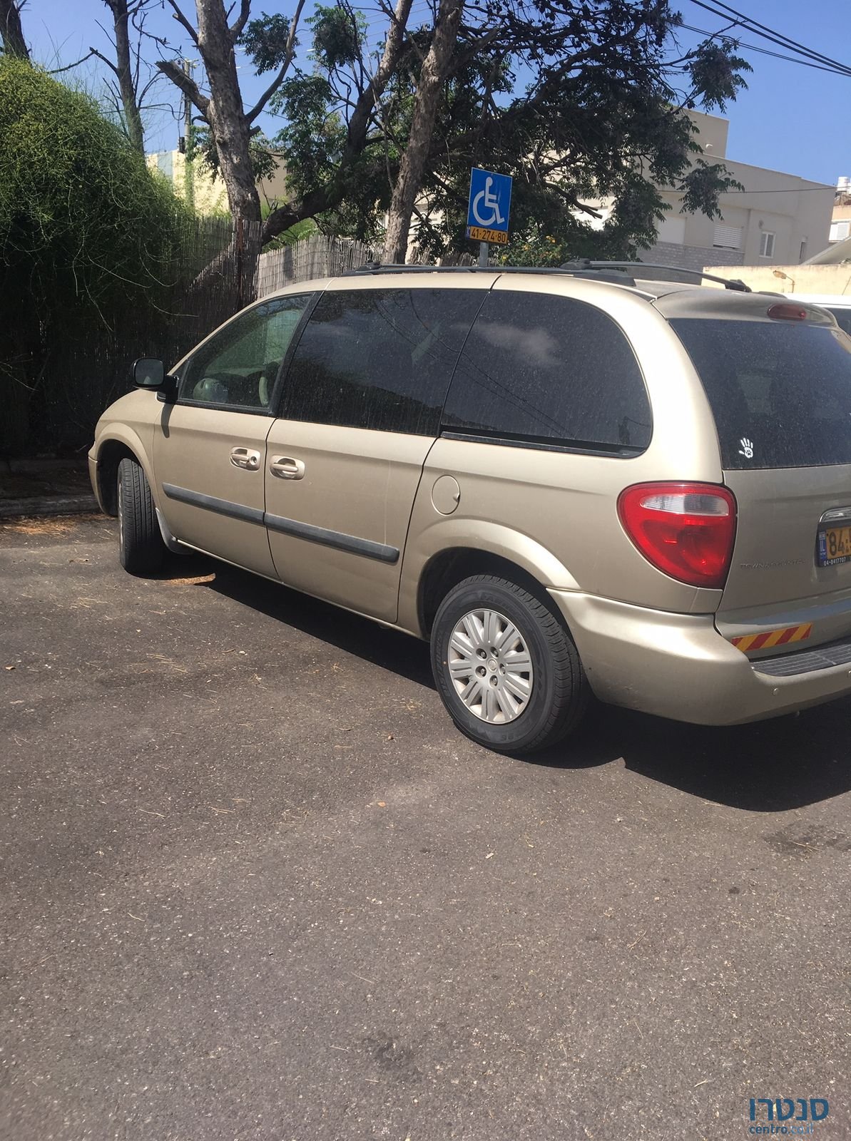 2006' Chrysler Town & Country photo #2