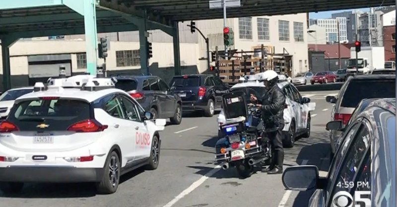 Motorcycle cop tickets a self-driving car in San Francisco