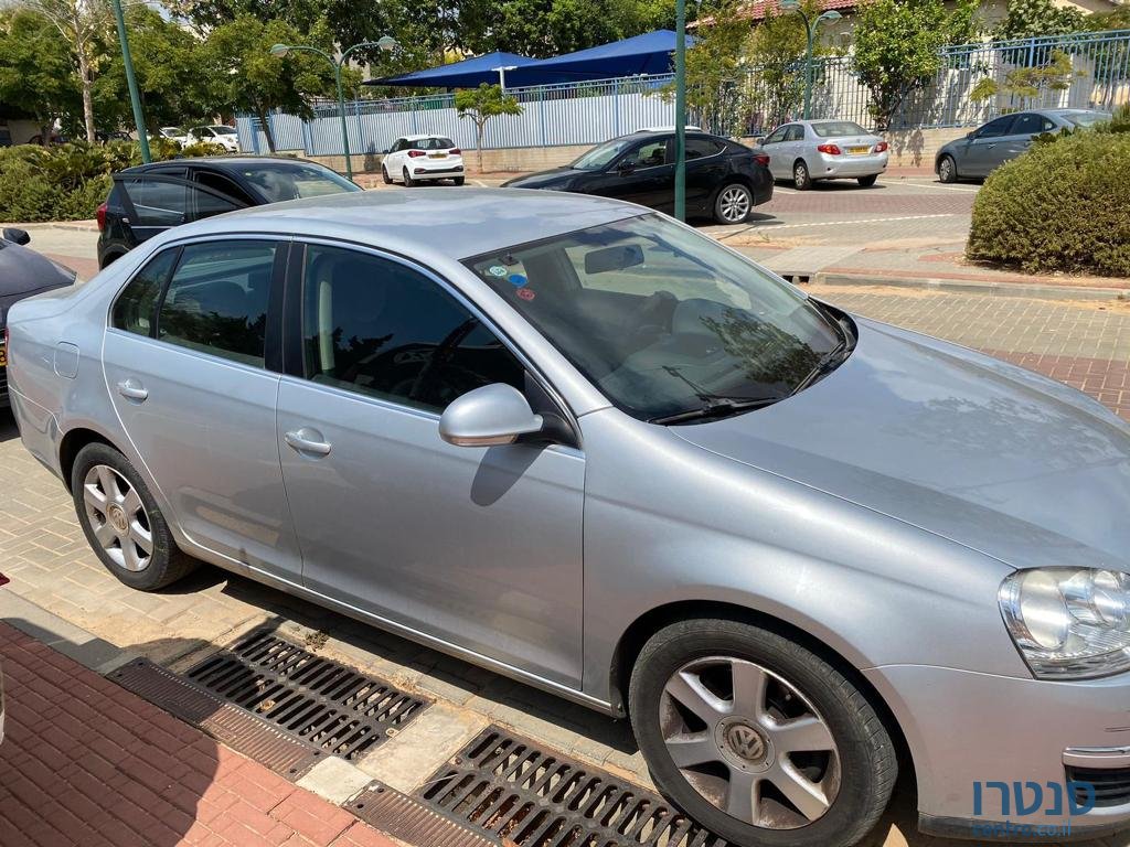 2009' Volkswagen Jetta photo #4