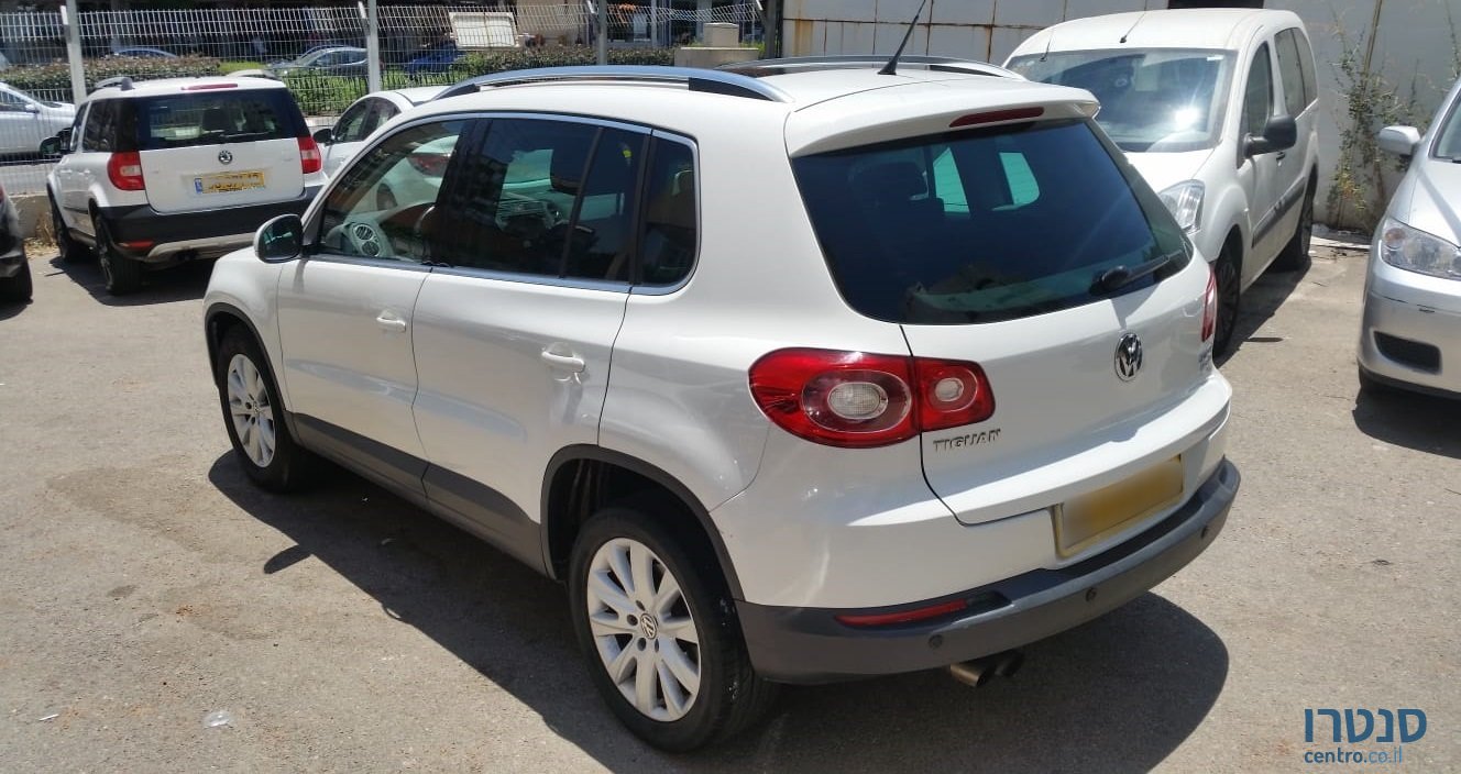 2010' Volkswagen Tiguan photo #4