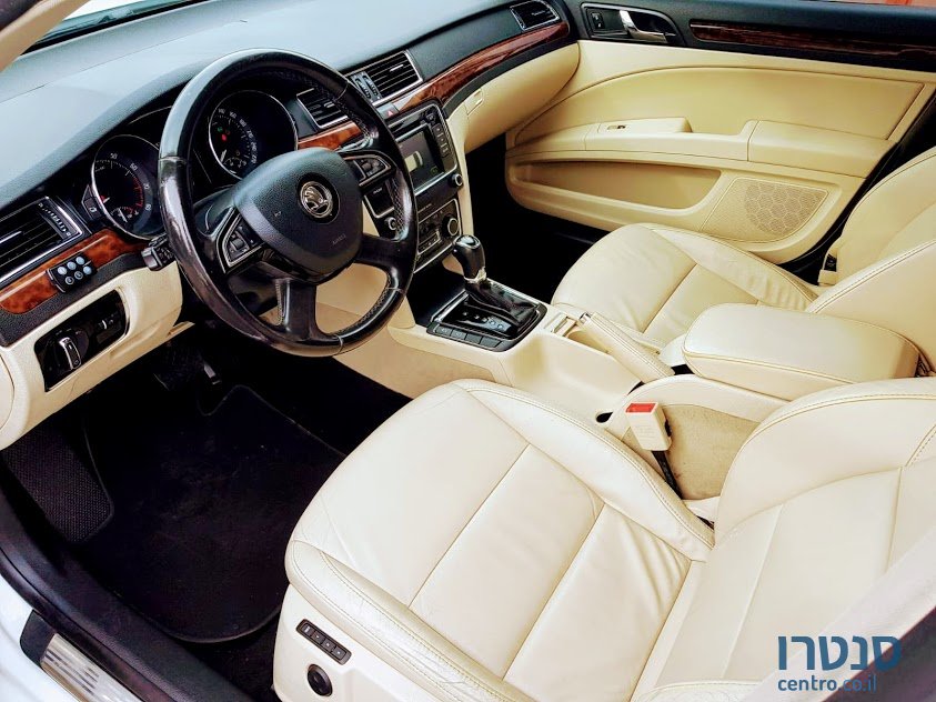 2014' Skoda Superb photo #3