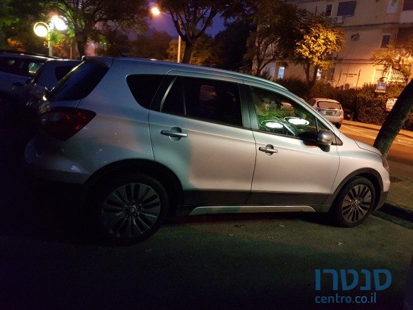 2015' Suzuki SX4 photo #1