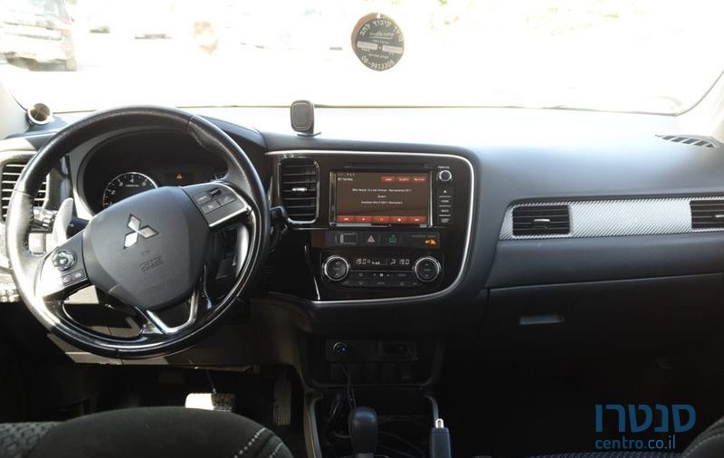 2017' Mitsubishi Outlander מיצובישי אאוטלנדר photo #2