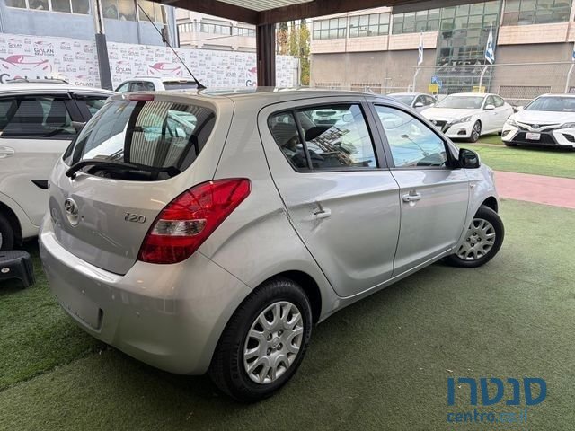 2012' Hyundai i20 יונדאי photo #3