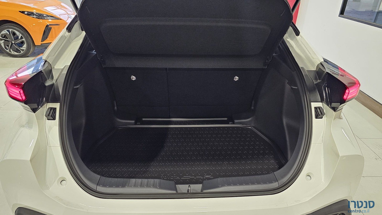 2025' Toyota C-HR photo #5