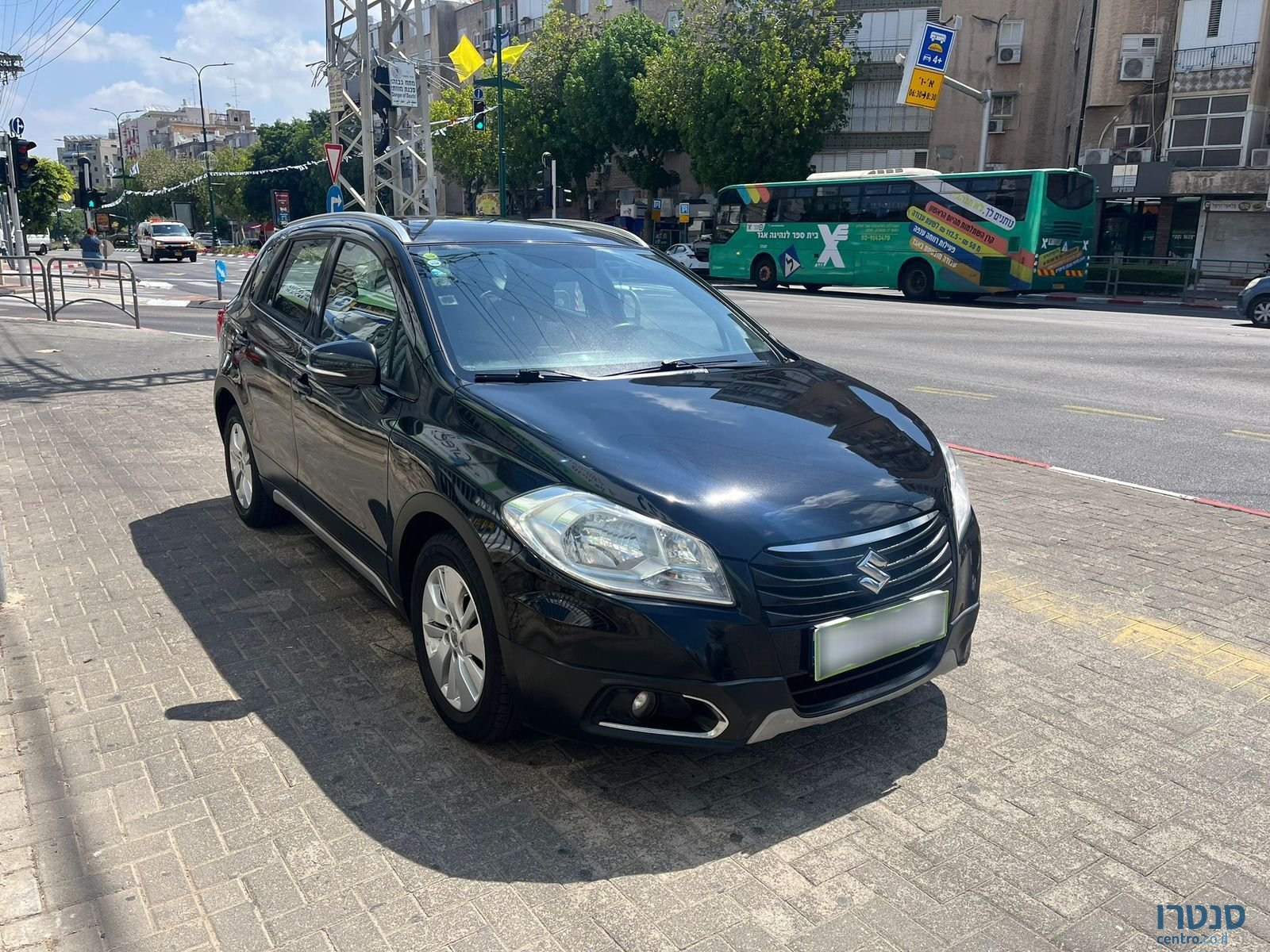 2015' Suzuki SX4 photo #1