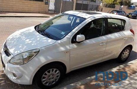 2010' Hyundai i20 יונדאי photo #1