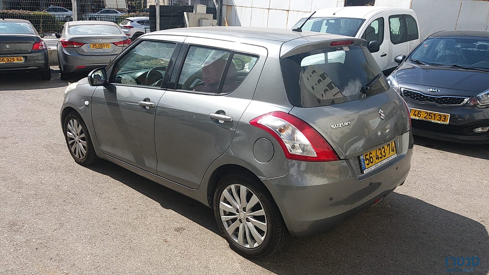 2011' Suzuki Swift photo #2