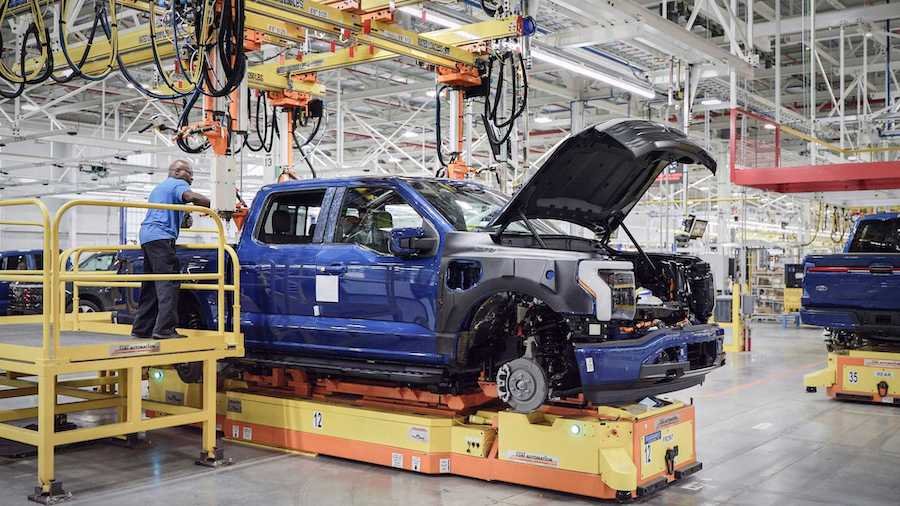 Ford Extends F-150 Lightning Production Pause For Another Week