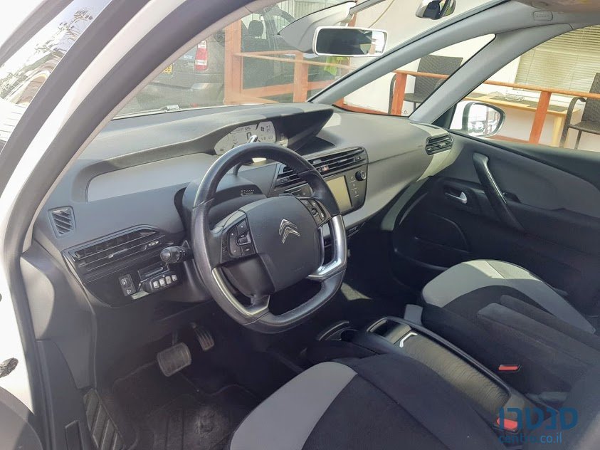 2015' Citroen C4 Picasso photo #3