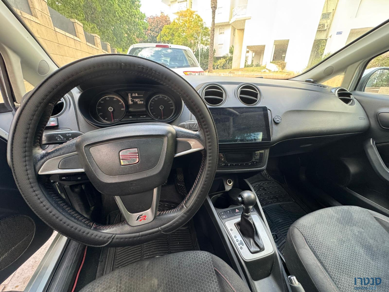 2013' SEAT Ibiza FR photo #6