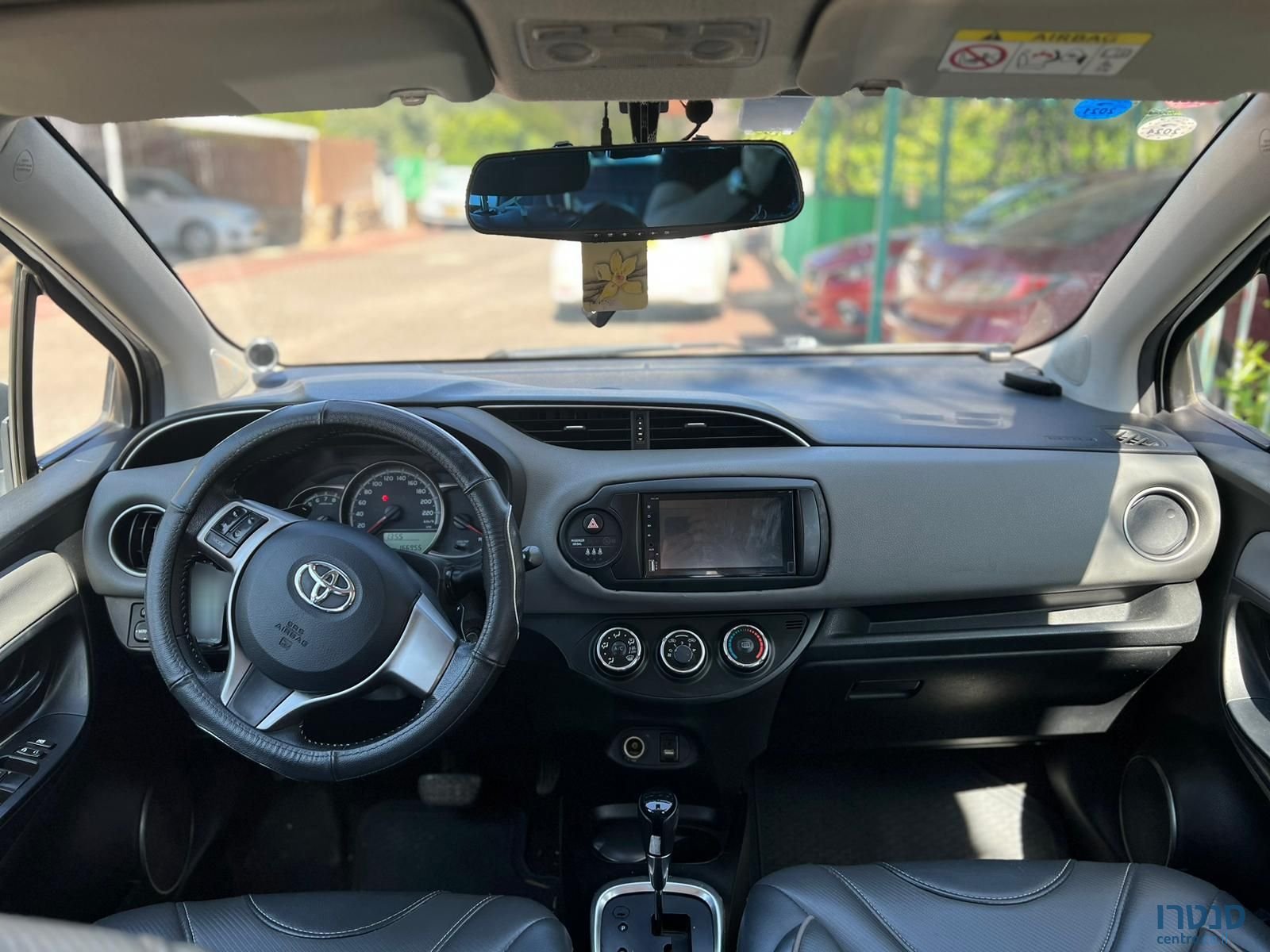 2015' Toyota Yaris טויוטה יאריס photo #2
