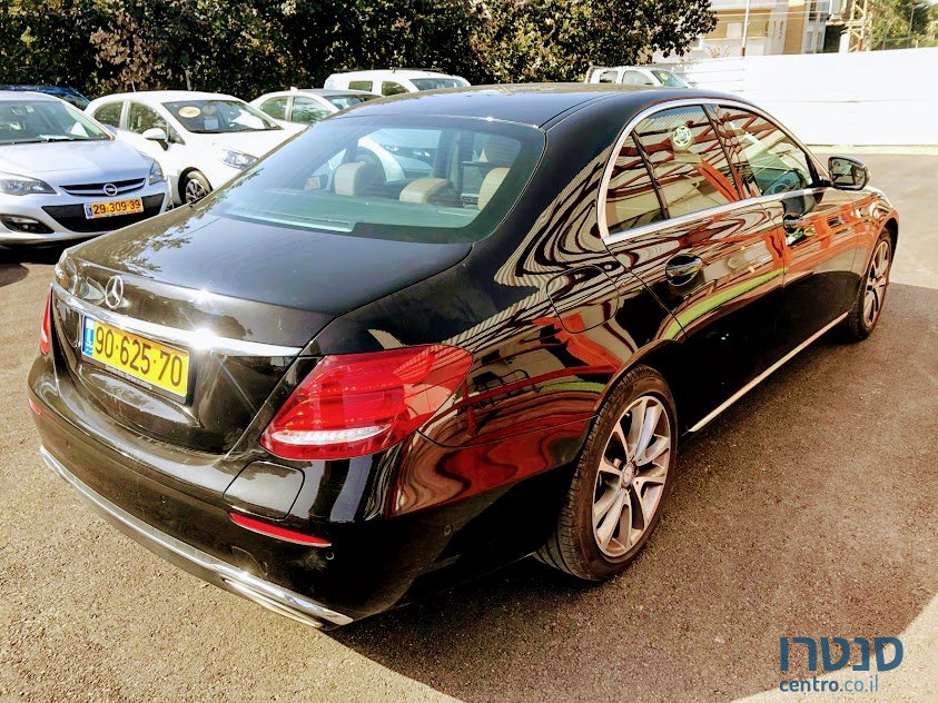 2017' Mercedes-Benz E 350 Luxury photo #2