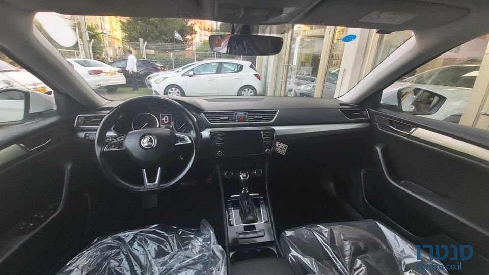 2017' Skoda Superb photo #3