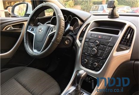 2012' Opel Ascona סטיישן photo #4