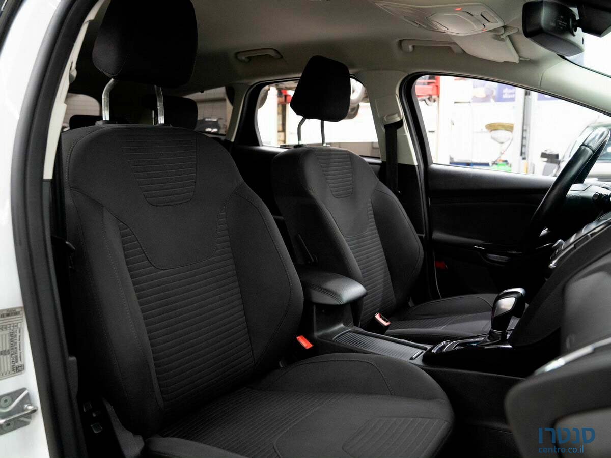 2018' Ford Focus photo #7