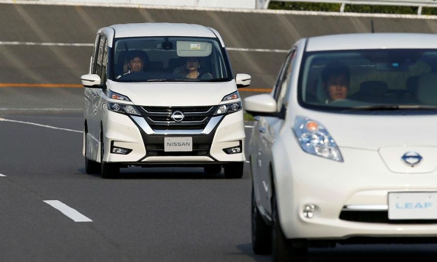 Компания Nissan начинает продажу первого японского автомобиля с автопилотом