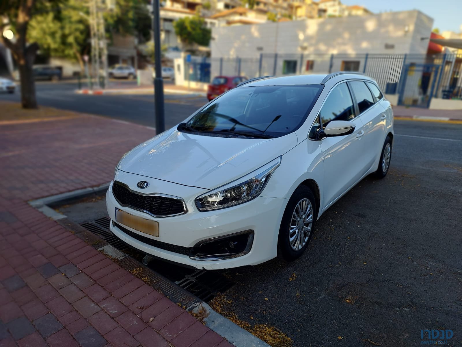 2015' Kia Ceed SW photo #1