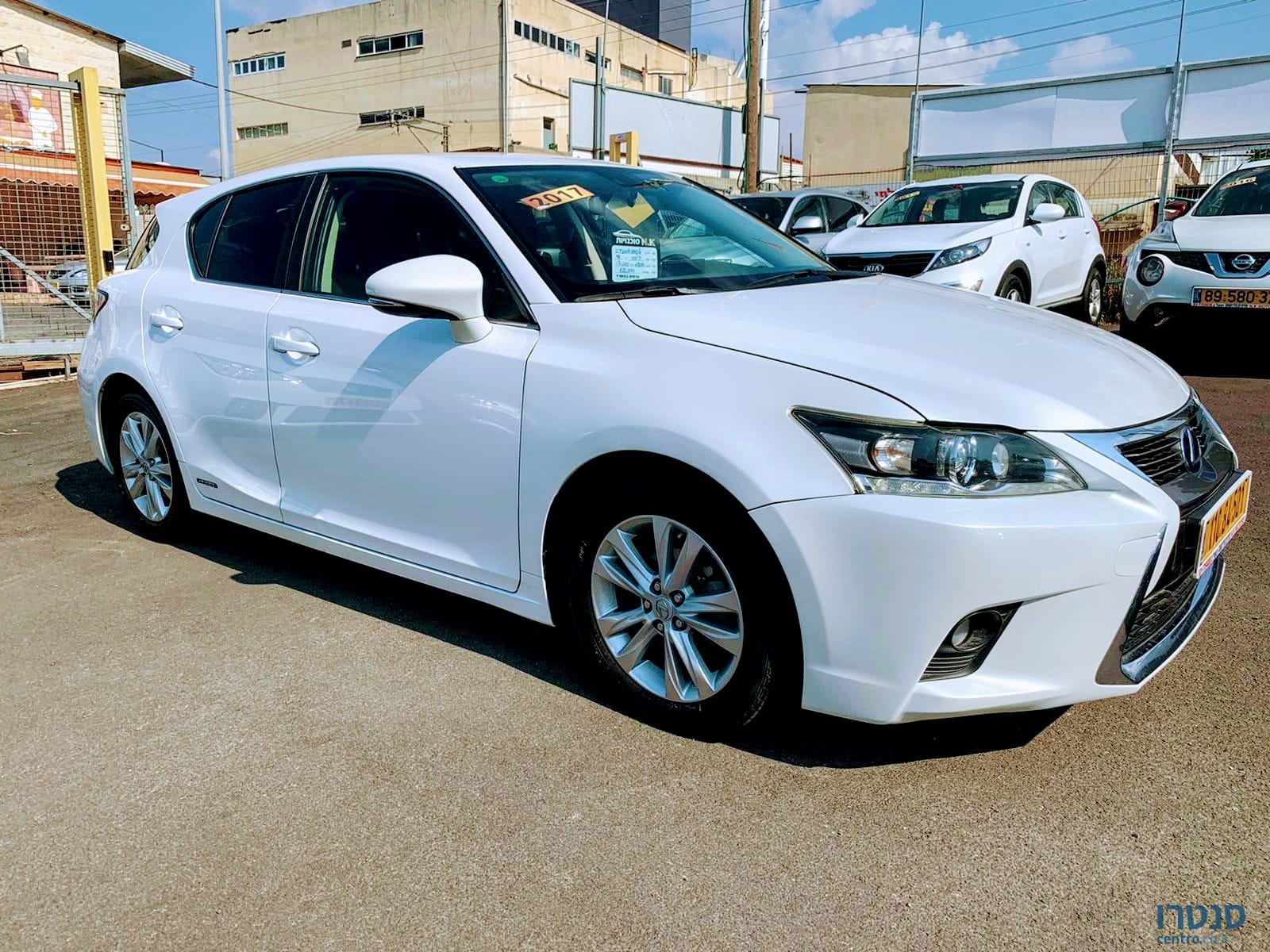 2017' Lexus CT 200H photo #1