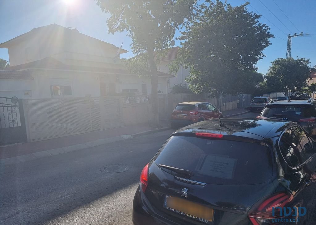 2020' Peugeot 208 פיג'ו photo #1