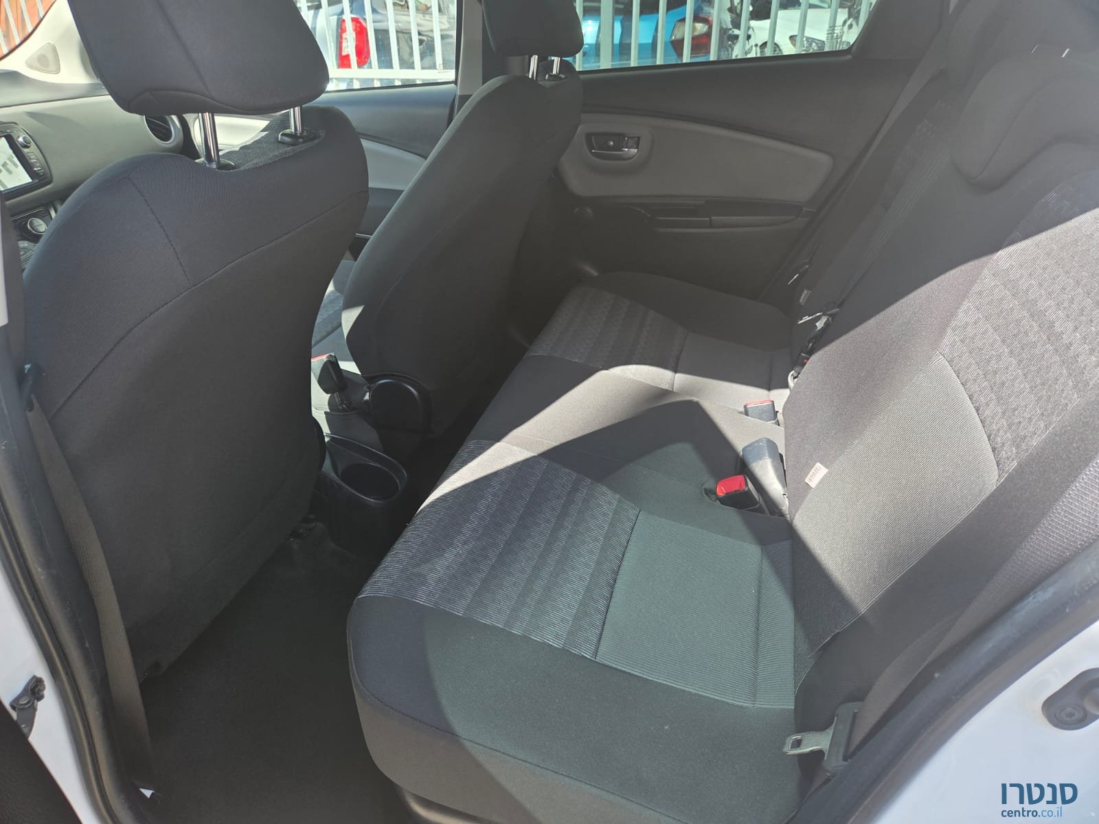 2017' Toyota Yaris photo #4