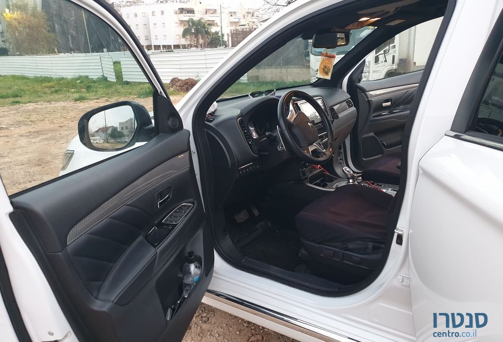 2020' Mitsubishi Outlander מיצובישי אאוטלנדר photo #3