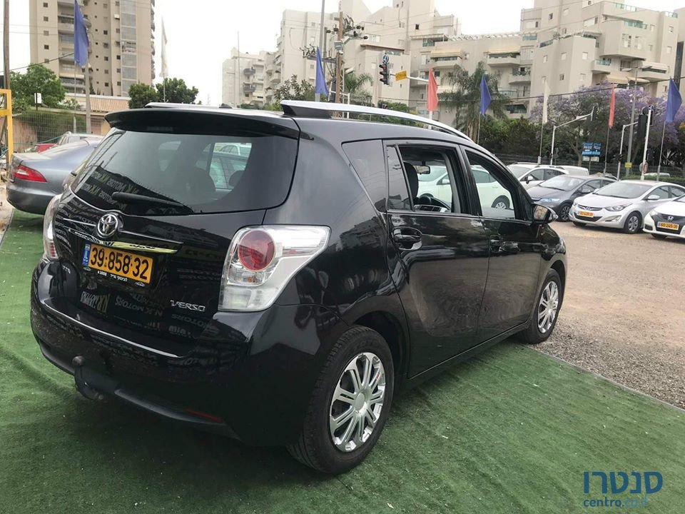 2015' Toyota Verso photo #2