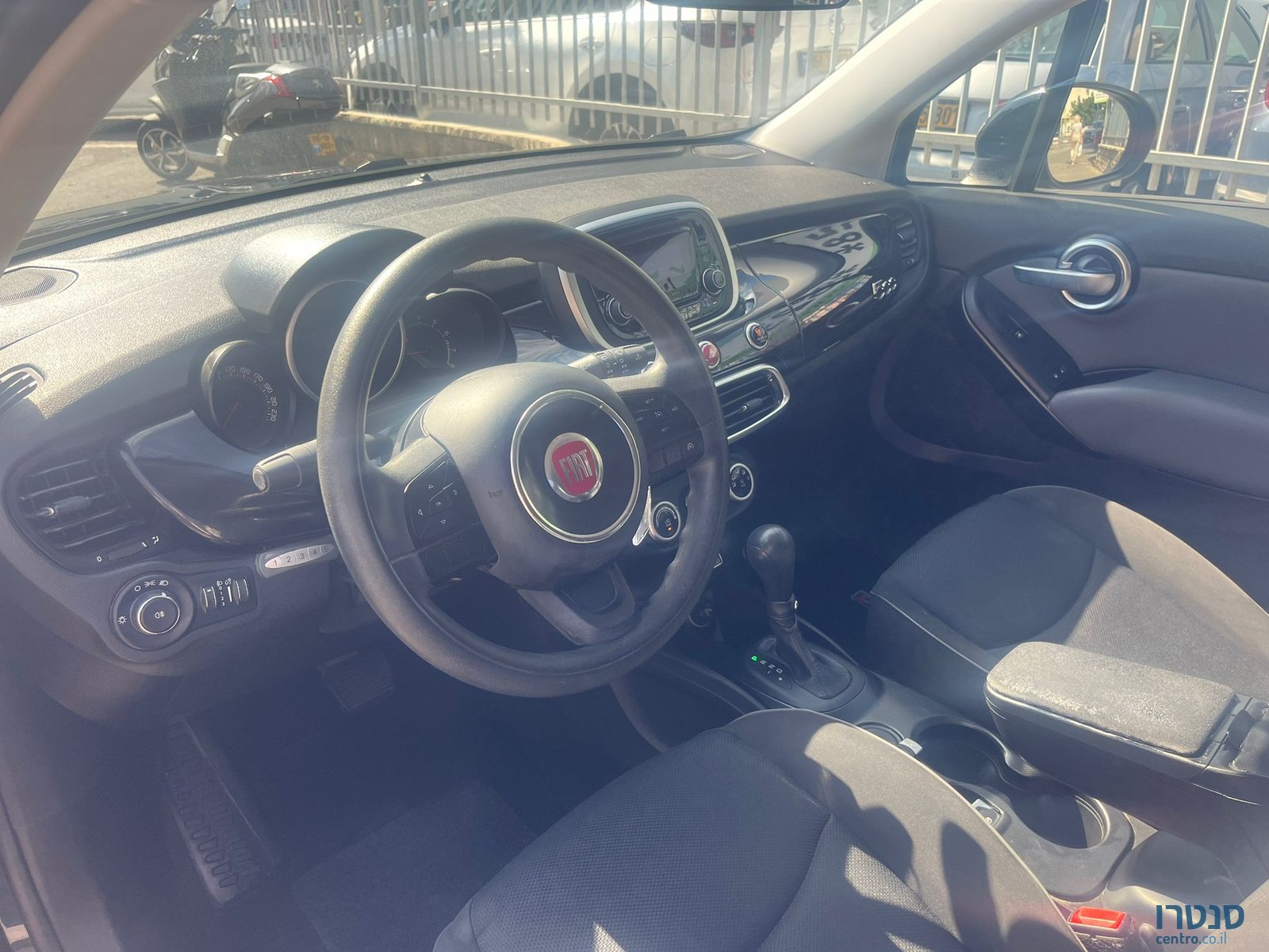 2017' Fiat 500X photo #2